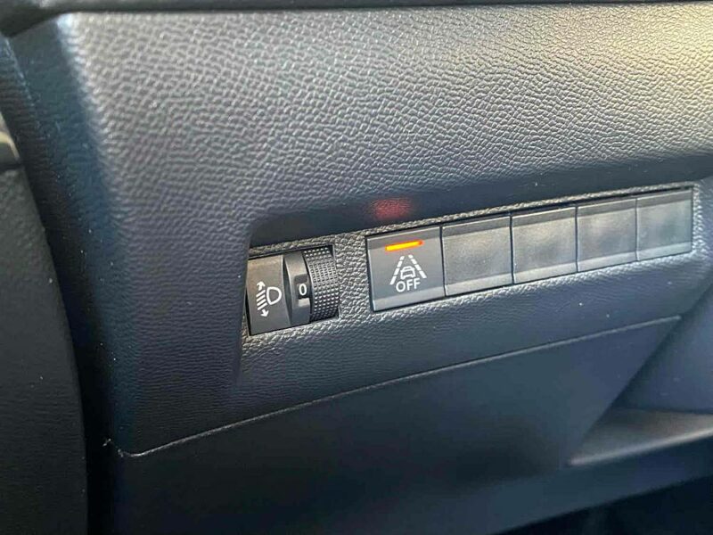 PEUGEOT 208 2022