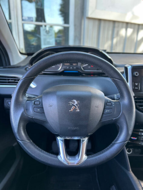 PEUGEOT 208 2013