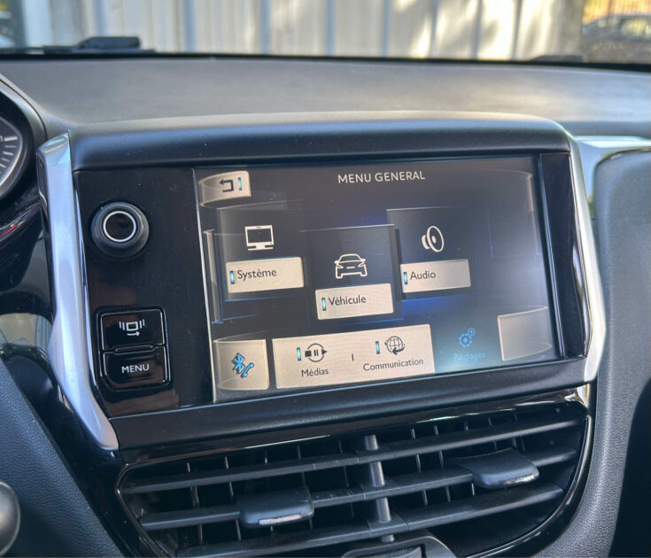 PEUGEOT 208 2013