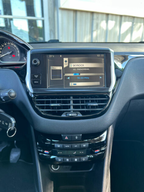 PEUGEOT 208 2013