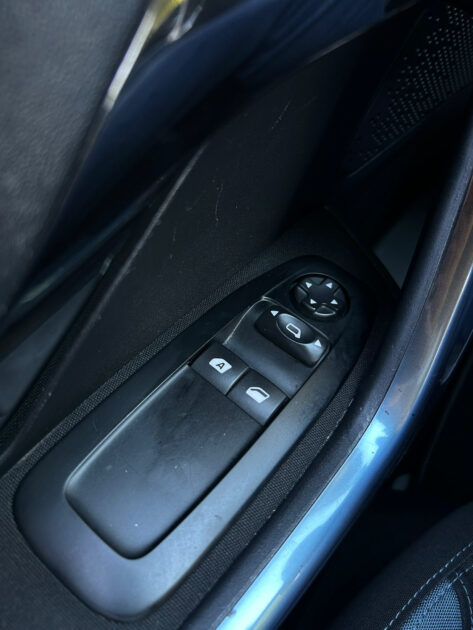 PEUGEOT 208 2013