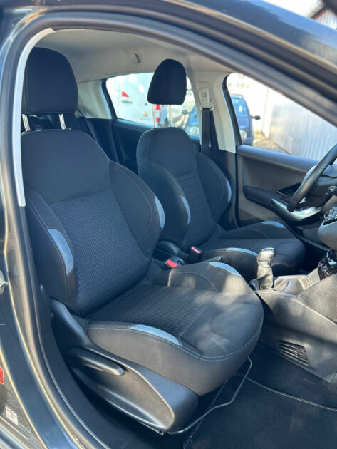 PEUGEOT 208 2013