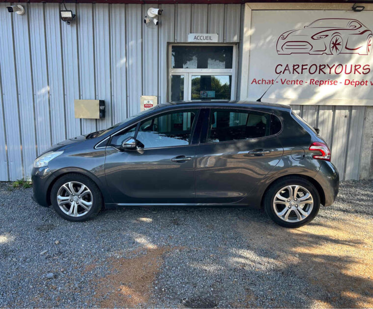 PEUGEOT 208 2013