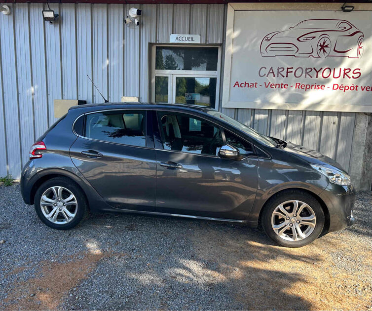 PEUGEOT 208 2013