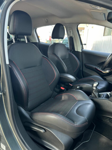 PEUGEOT 208 2017