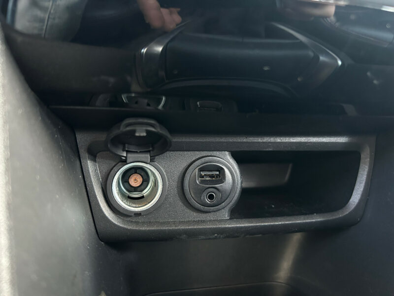 PEUGEOT 208 2017