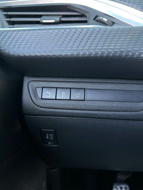 PEUGEOT 208 2017