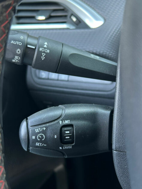 PEUGEOT 208 2017