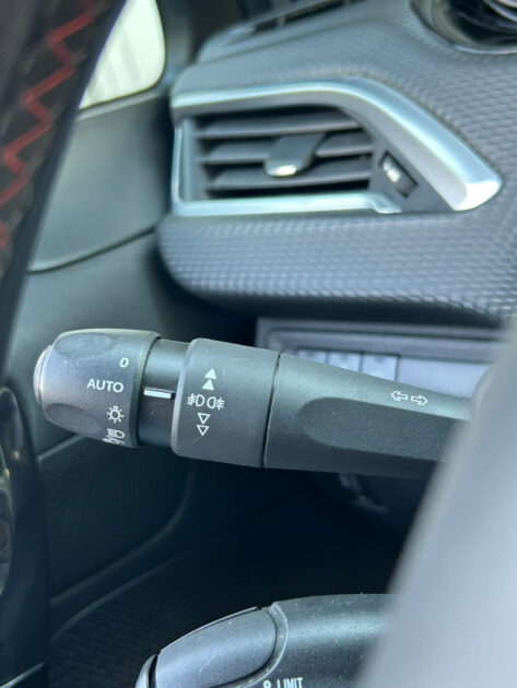 PEUGEOT 208 2017