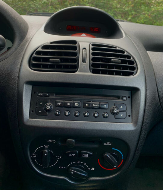 PEUGEOT 206 2004